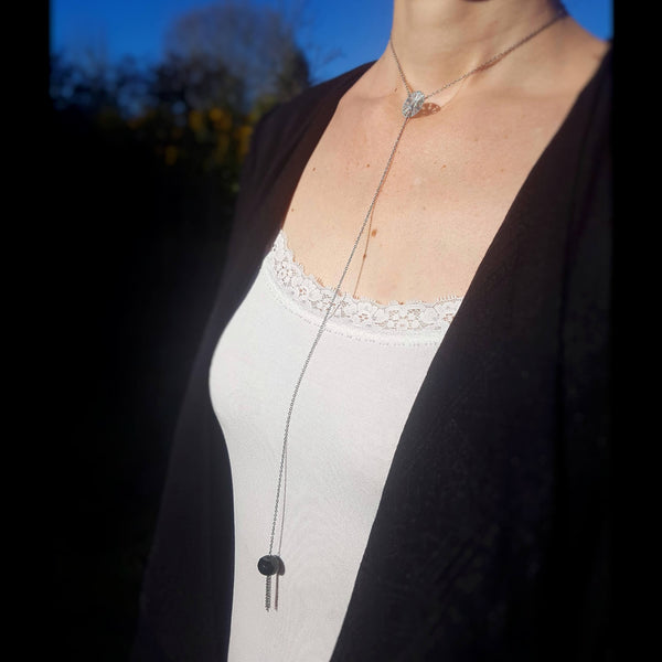 Collier "Étreinte" en Agate noire