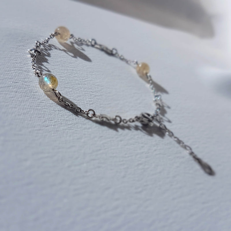 Bracelet "La tête dans les étoiles" en Labradorite